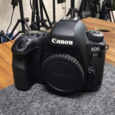 دوربین دست دوم عکاسی کانن Canon EOS 6D Mark II DSLR Camera Body (12/000 شات)