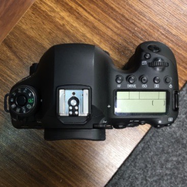 دوربین دست دوم عکاسی کانن Canon EOS 6D Mark II DSLR Camera Body (12/000 شات)