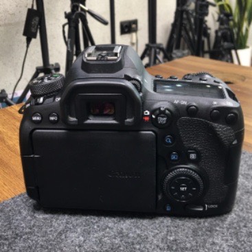 دوربین دست دوم عکاسی کانن Canon EOS 6D Mark II DSLR Camera Body (12/000 شات)