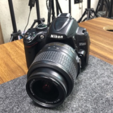 دوربین دست دوم عکاسی نیکون Nikon D5000‌ Kit 18-55mm f/3.5-5.6G VR AF-S DX (18/000 شات)