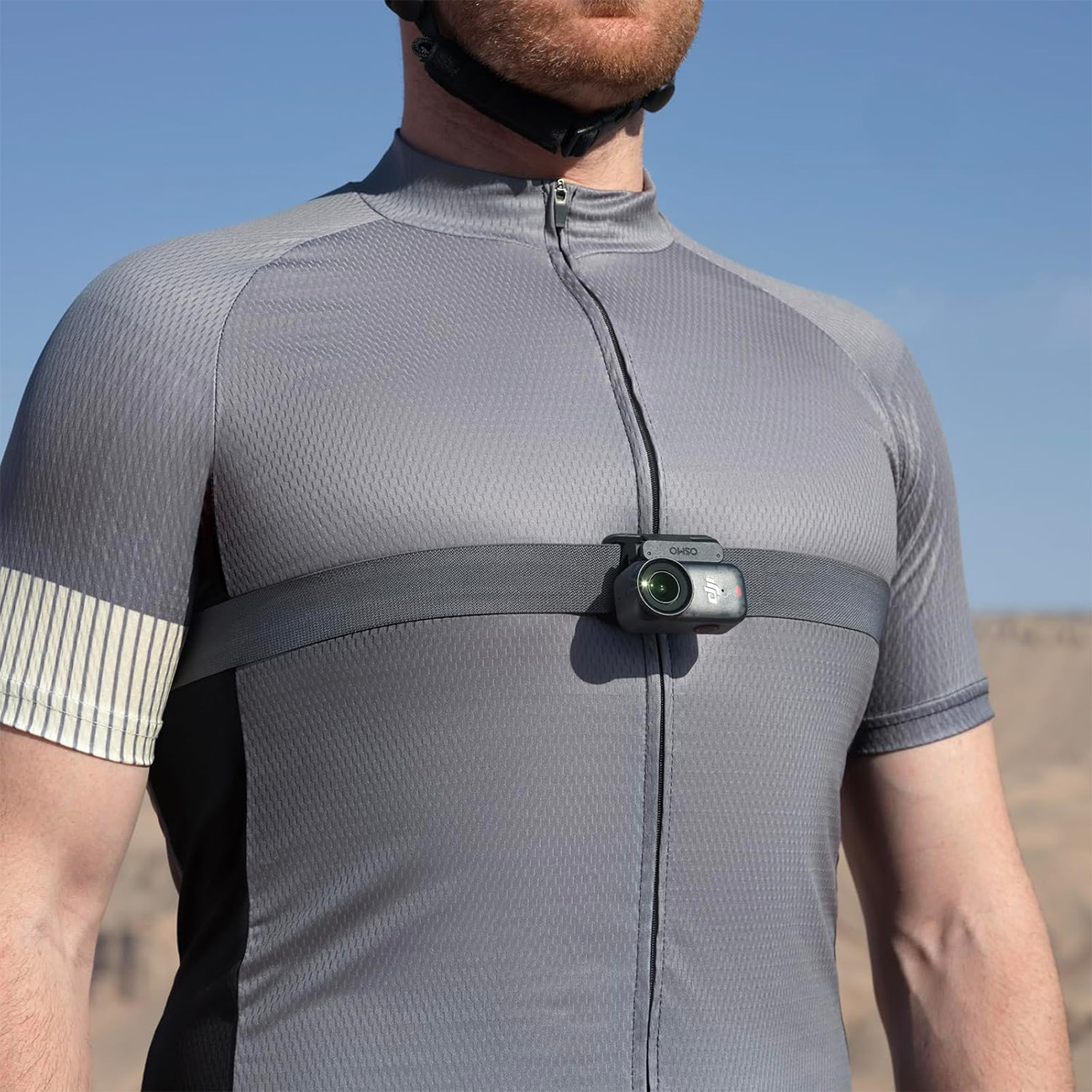 عکس در حال استفاده از بند سینه مغناطیسی نانو اسمو DJI Osmo DJI-ZN106 NANO Magnetic Chest Strap