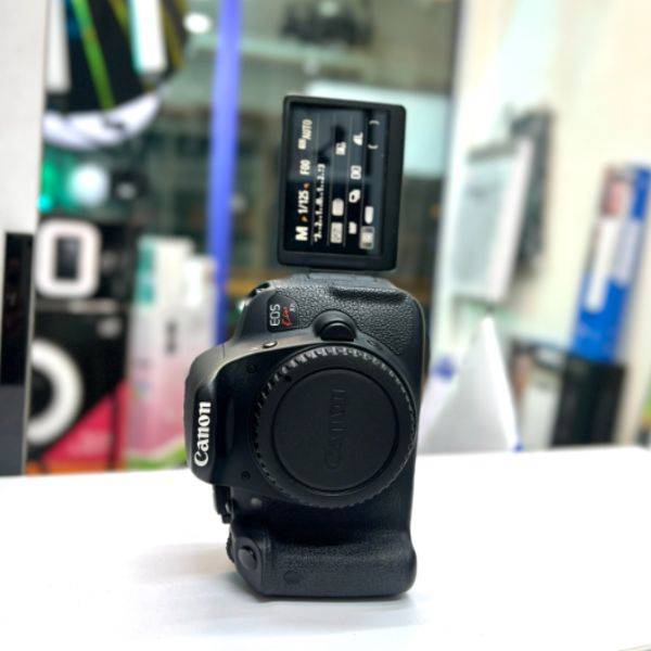 دوربین دست دوم عکاسی کانن Canon EOS 700D Body (12000 شات)