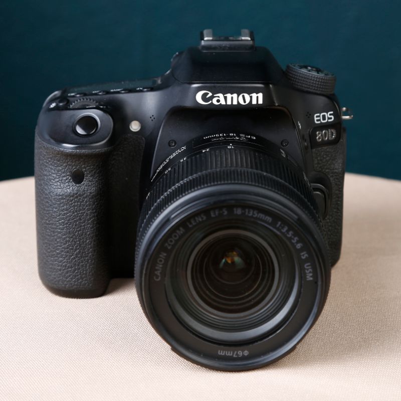 دوربین دست دوم عکاسی کانن Canon EOS 80D Kit 18-135mm f/3.5-5.6 IS USM (10000 شات)