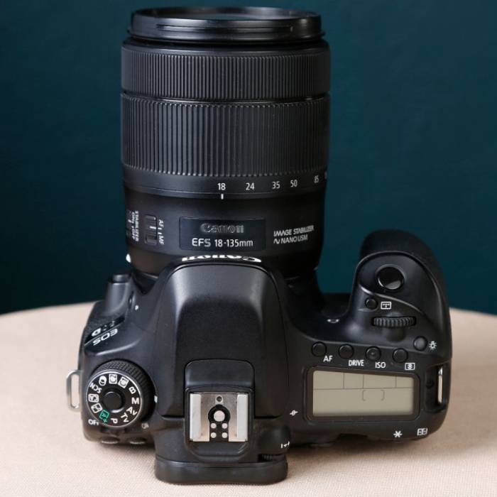 دوربین دست دوم عکاسی کانن Canon EOS 80D Kit 18-135mm f/3.5-5.6 IS USM (10000 شات)