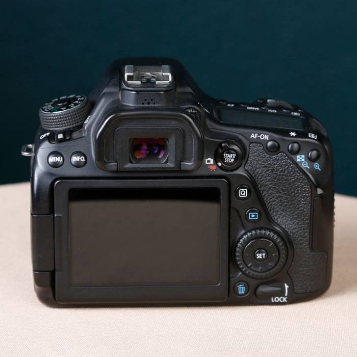 دوربین دست دوم عکاسی کانن Canon EOS 80D Body (10000 شات)