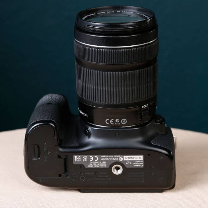دوربین دست دوم عکاسی کانن Canon EOS 70D Kit 18-135mm f/3.5-5.6 IS STM (12000 شات)