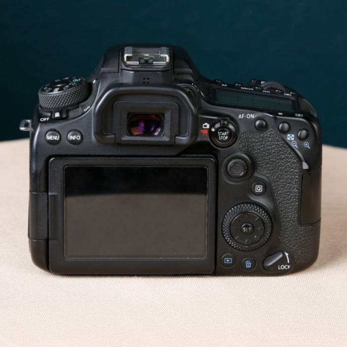 دوربین دست دوم عکاسی کانن Canon EOS 90D DSLR kit EF-S 18-135mm IS USM (10000 شات)