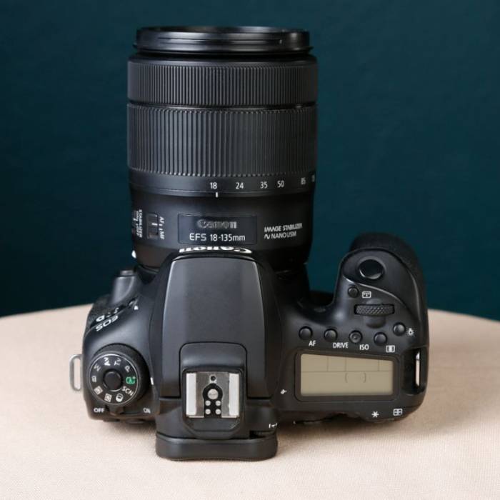 دوربین دست دوم عکاسی کانن Canon EOS 90D DSLR kit EF-S 18-135mm IS USM (10000 شات)