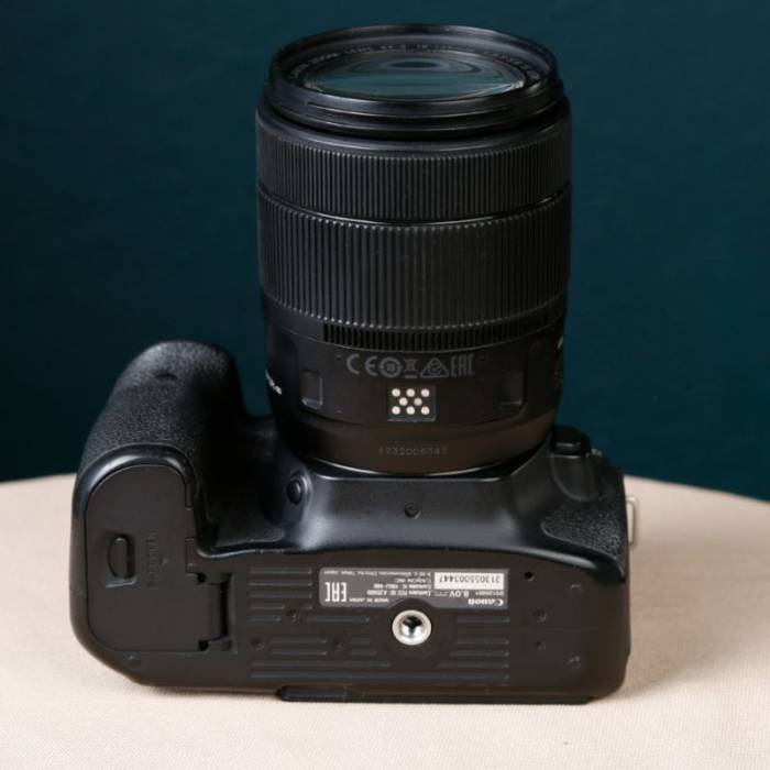 دوربین دست دوم عکاسی کانن Canon EOS 90D DSLR kit EF-S 18-135mm IS USM (10000 شات)