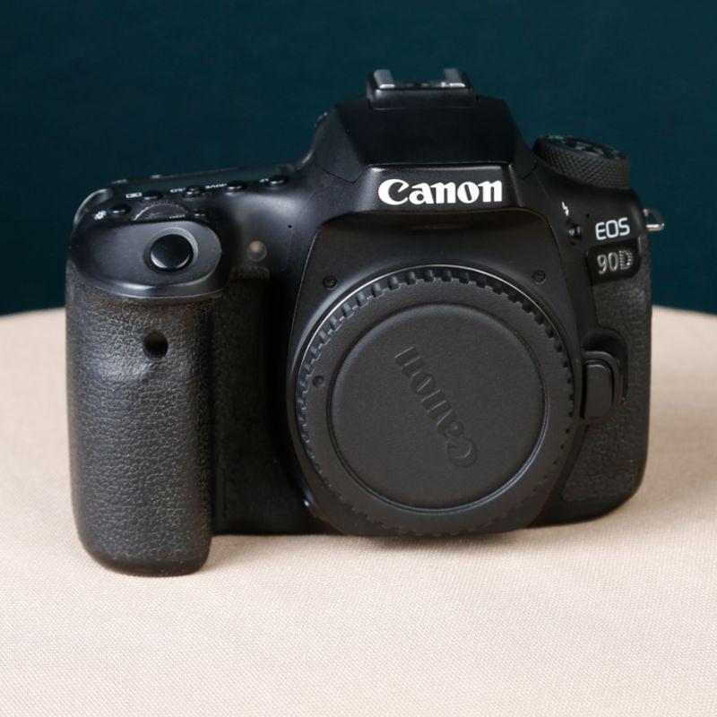 دوربین دست دوم عکاسی کانن Canon EOS 90D DSLR Camera Body (10000 شات)