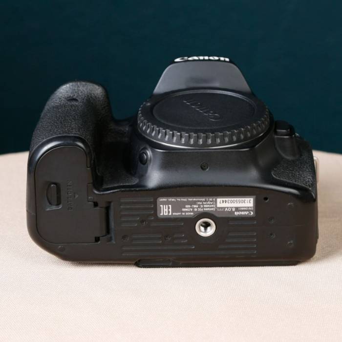 دوربین دست دوم عکاسی کانن Canon EOS 90D DSLR Camera Body (10000 شات)