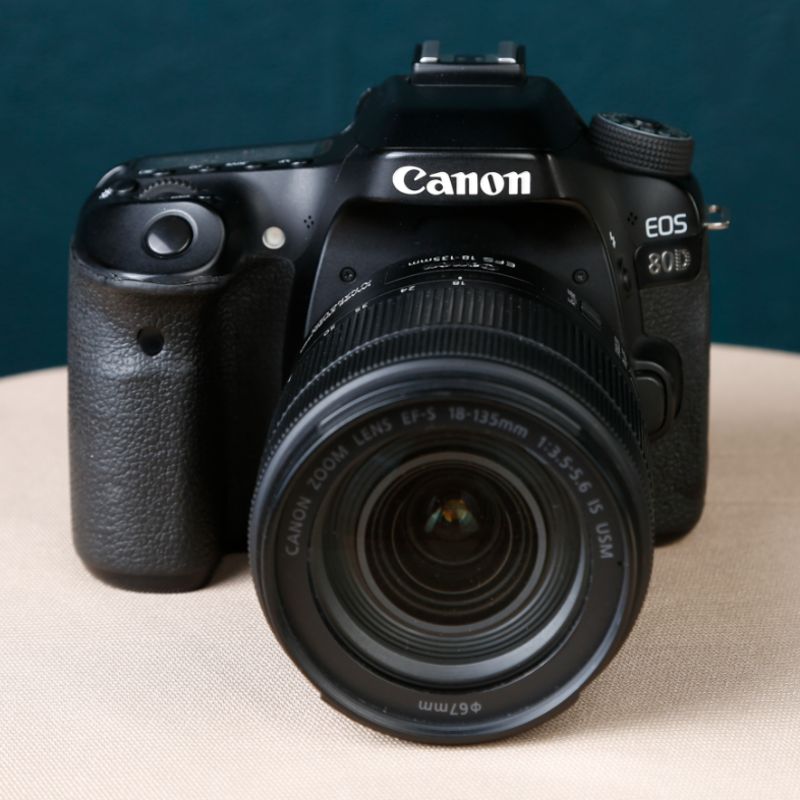 دوربین دست دوم عکاسی کانن Canon EOS 80D Kit 18-135mm f/3.5-5.6 IS USM (31000 شات)