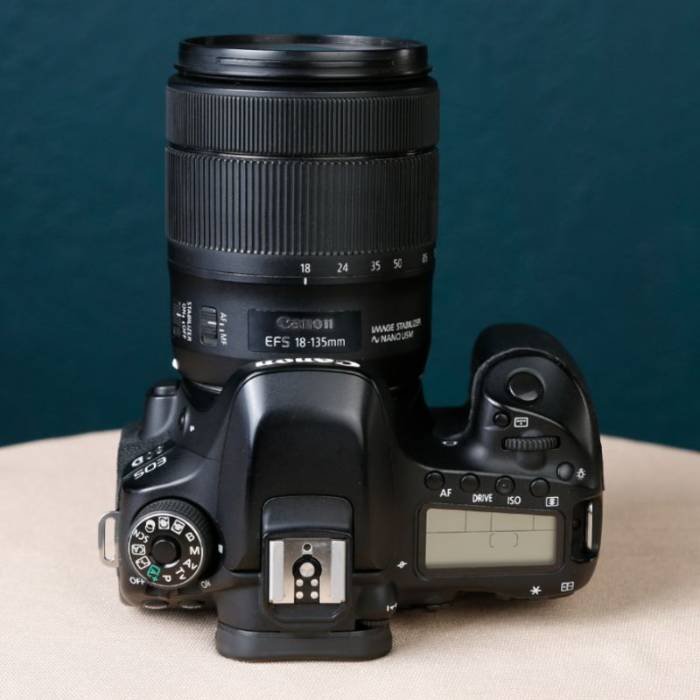 دوربین دست دوم عکاسی کانن Canon EOS 80D Kit 18-135mm f/3.5-5.6 IS USM (31000 شات)