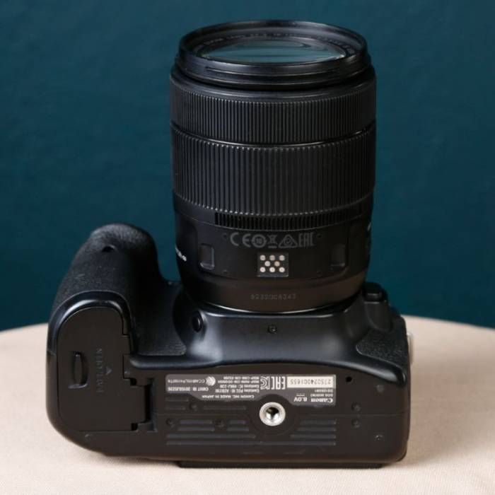 دوربین دست دوم عکاسی کانن Canon EOS 80D Kit 18-135mm f/3.5-5.6 IS USM (31000 شات)