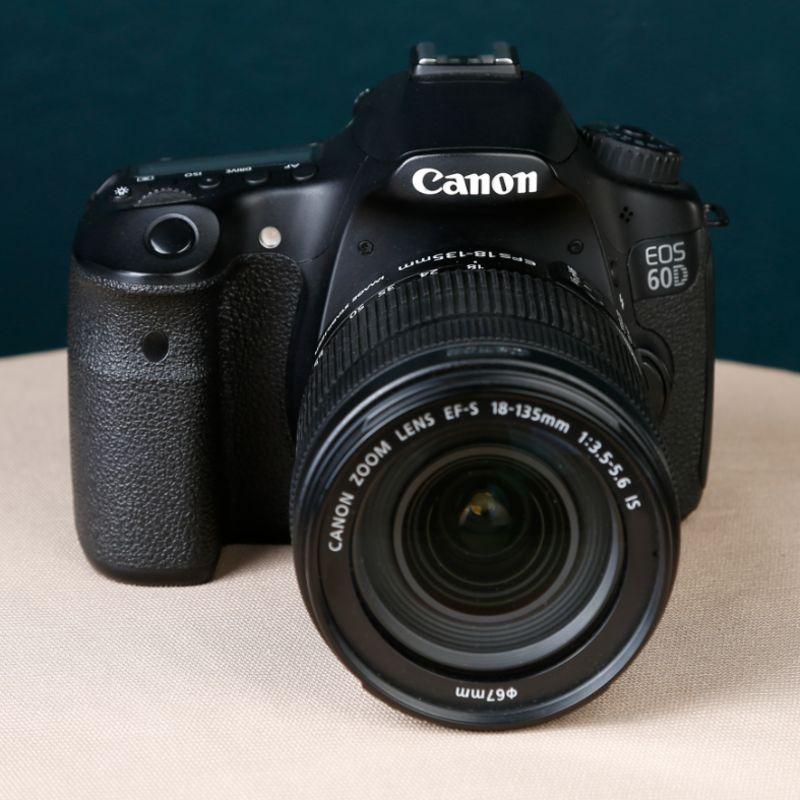 دوربین دست دوم عکاسی کانن Canon EOS 60D Kit 18-135mm f/3.5-5.6 IS  (12000 شات)