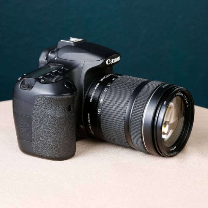 دوربین دست دوم عکاسی کانن Canon EOS 60D Kit 18-135mm f/3.5-5.6 IS  (12000 شات)