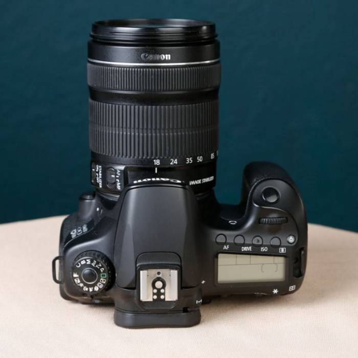 دوربین دست دوم عکاسی کانن Canon EOS 60D Kit 18-135mm f/3.5-5.6 IS  (12000 شات)