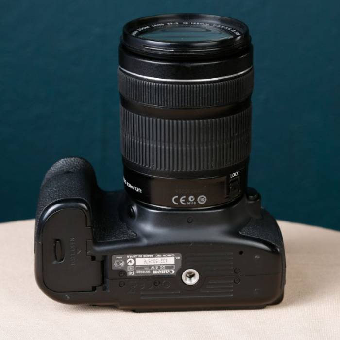 دوربین دست دوم عکاسی کانن Canon EOS 60D Kit 18-135mm f/3.5-5.6 IS  (12000 شات)