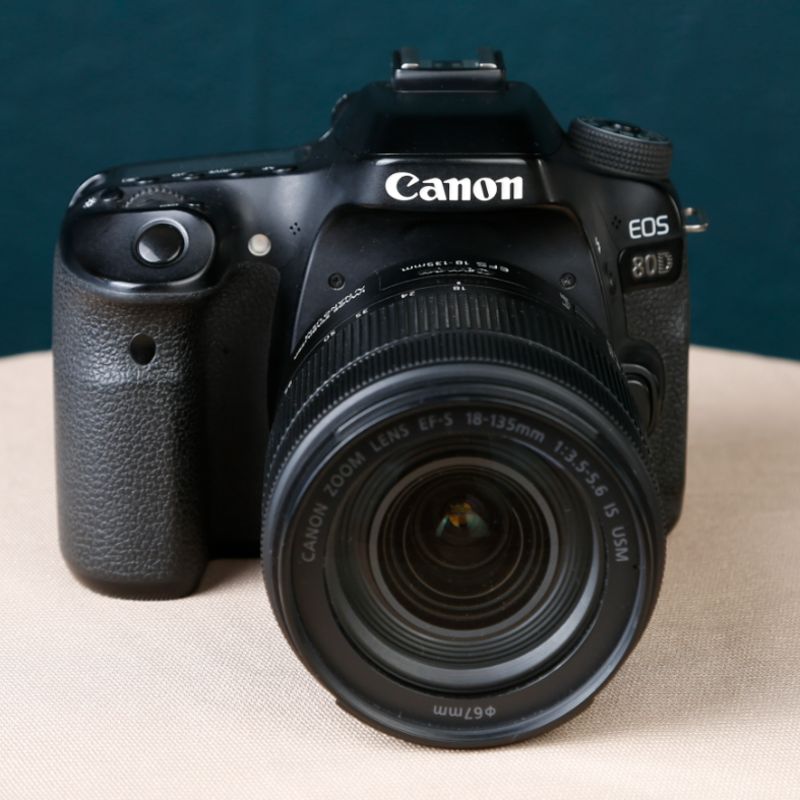 دوربین دست دوم عکاسی کانن Canon EOS 80D Kit 18-135mm f/3.5-5.6 IS USM (49000 شات)