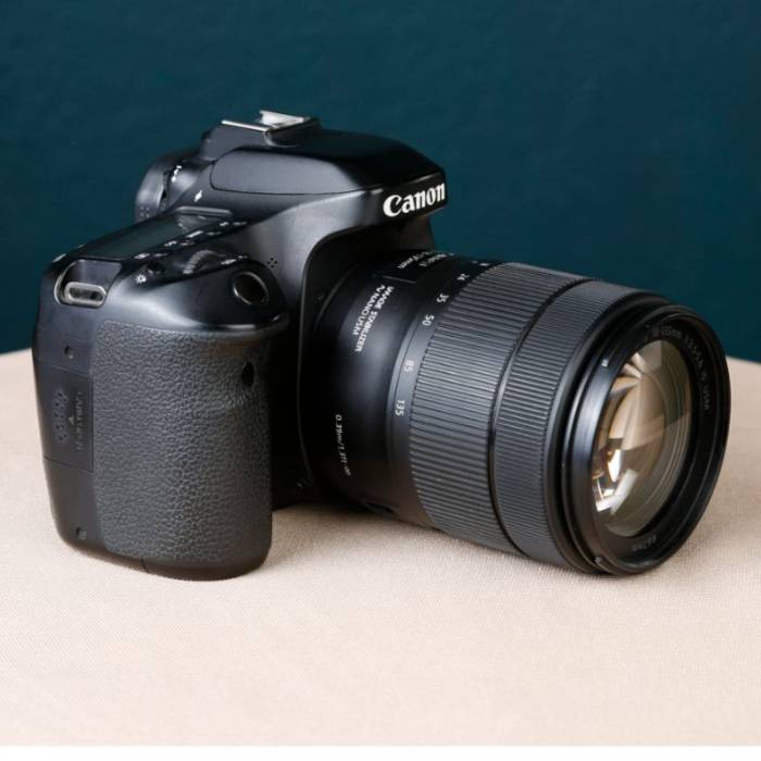 دوربین دست دوم عکاسی کانن Canon EOS 80D Kit 18-135mm f/3.5-5.6 IS USM (49000 شات)