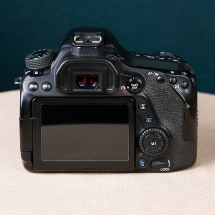 دوربین دست دوم عکاسی کانن Canon EOS 80D Kit 18-135mm f/3.5-5.6 IS USM (49000 شات)