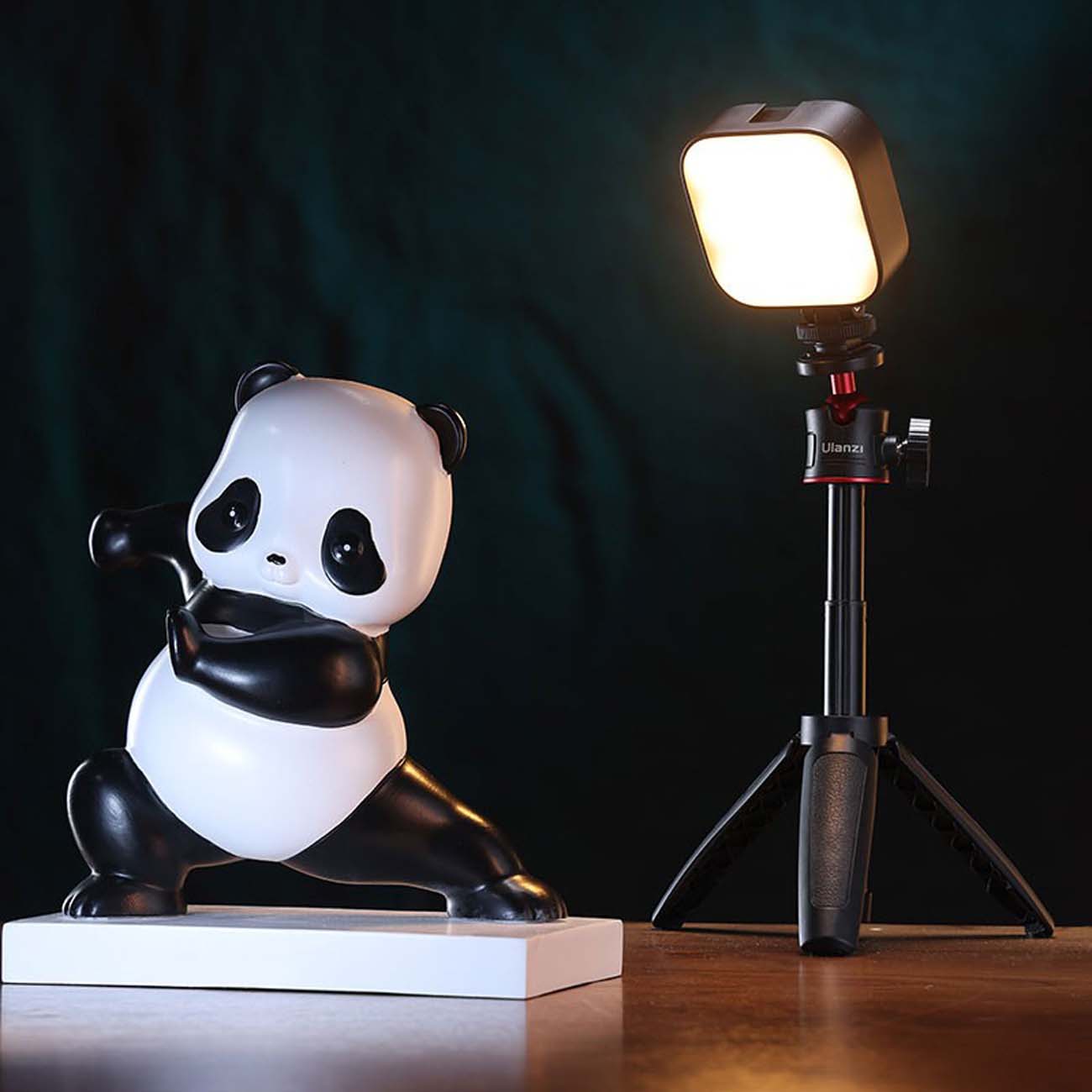 نمای کاربردی از ویدیو لایت اولانزی Ulanzi U60 RGB Pocket Video Light