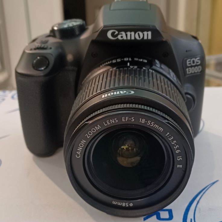 دوربین دست دوم عکاسی کانن Canon EOS 1300D Kit 18-55mm f/3.5-5.6 IS II (3223 شات)