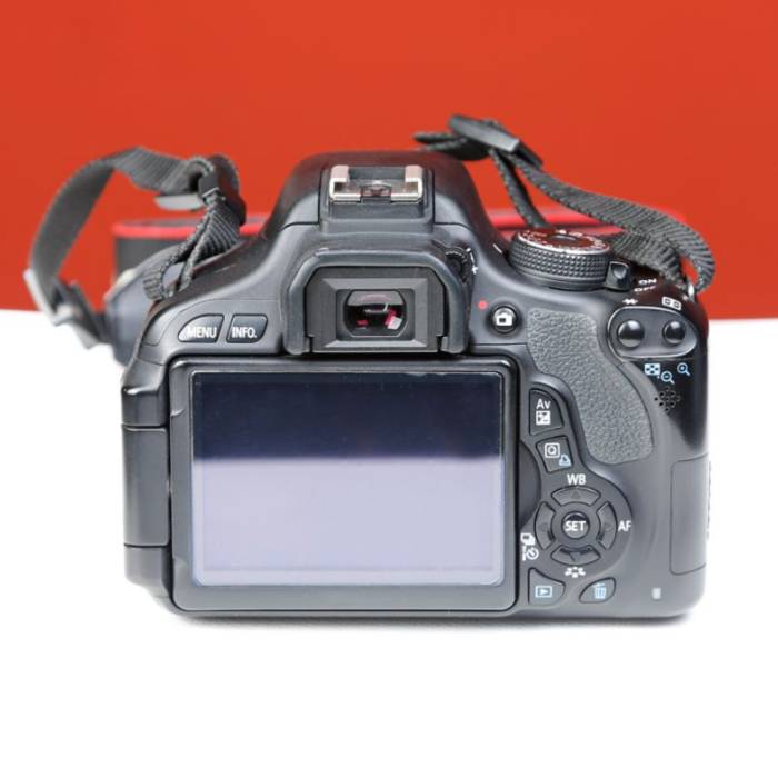 دوربین عکاسی کانن دست دوم Canon EOS 600D Kit 18-55 mm IS II (24000 شات)