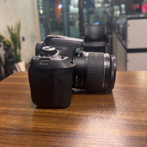 دوربین دست دوم عکاسی کانن Canon EOS 2000D kit EF-S 18-55mm III (2/400 شات)