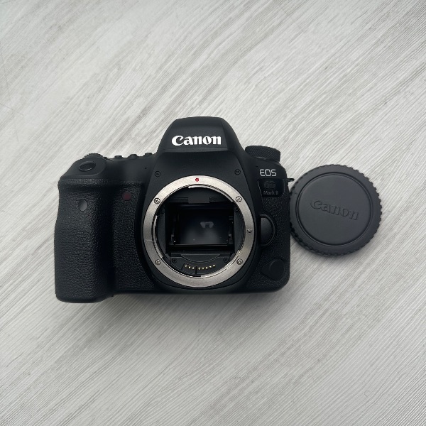 دوربین دست دوم Canon EOS 6D Mark II DSLR Camera Body (۵۰۰۰ شات)