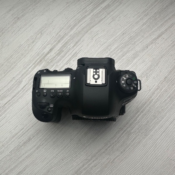دوربین دست دوم Canon EOS 6D Mark II DSLR Camera Body (۵۰۰۰ شات)