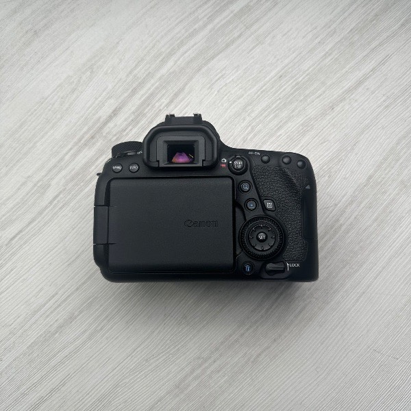 دوربین دست دوم Canon EOS 6D Mark II DSLR Camera Body (۵۰۰۰ شات)