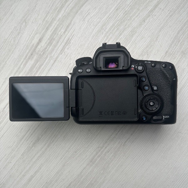 دوربین دست دوم Canon EOS 6D Mark II DSLR Camera Body (۵۰۰۰ شات)