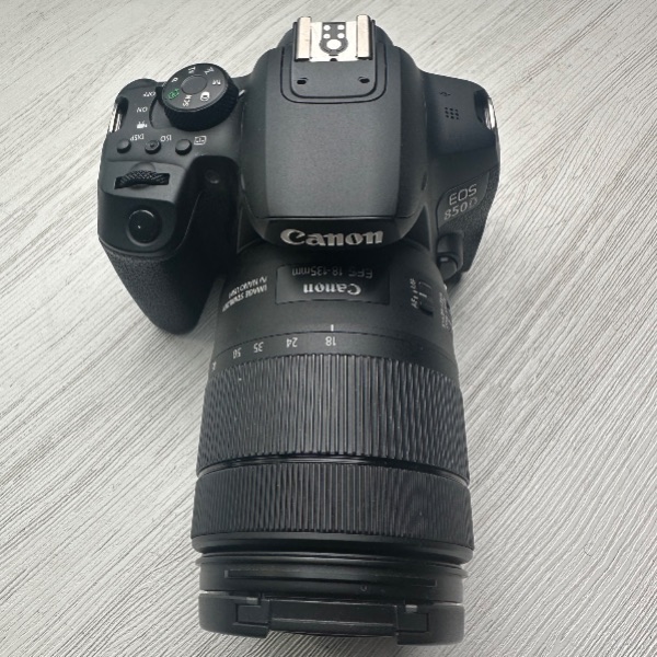 دوربین دست دوم عکاسی کانن Canon EOS 850D kit EF-S 18-135mm f/3.5-5.6 IS USM (4000 شات)