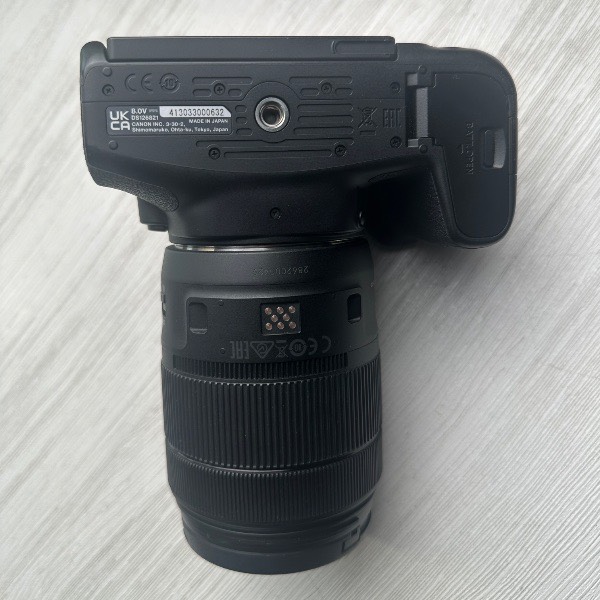 دوربین دست دوم عکاسی کانن Canon EOS 850D kit EF-S 18-135mm f/3.5-5.6 IS USM (4000 شات)