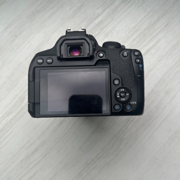 دوربین دست دوم عکاسی کانن Canon EOS 850D kit EF-S 18-135mm f/3.5-5.6 IS USM (4000 شات)