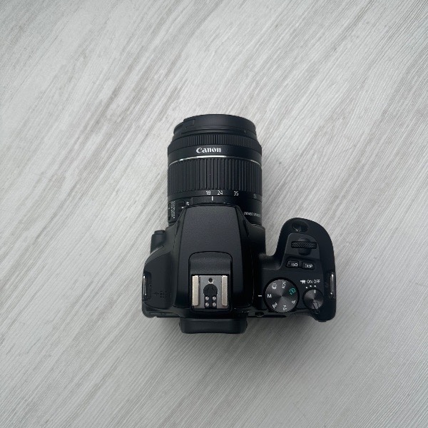دوربین دست دوم عکاسی کانن Canon EOS 250D Kit EF-S 18-55 mm f/4-5.6 IS STM (3000 شات)