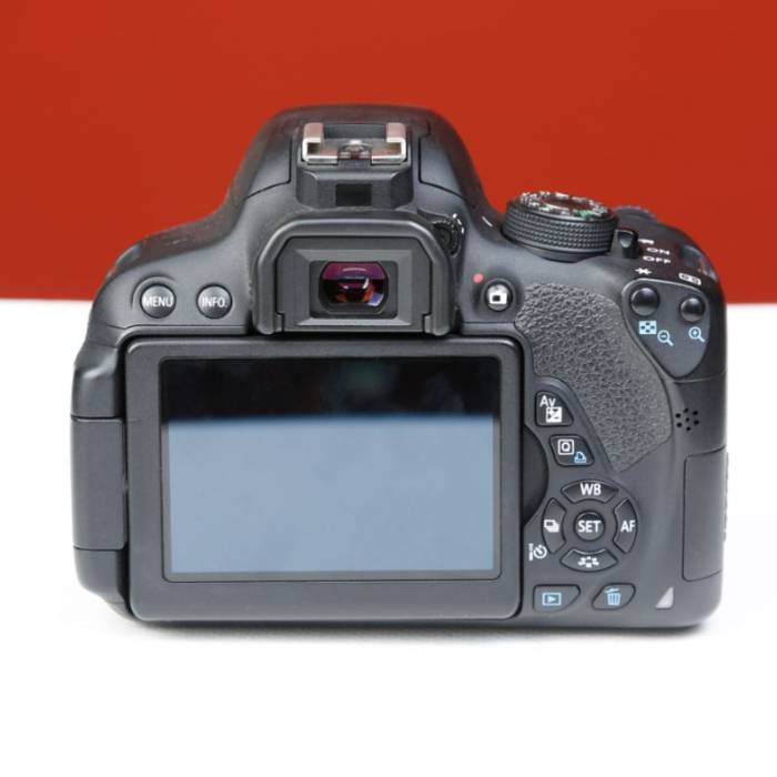 دوربین دست دوم عکاسی کانن Canon EOS 700D Kit 18-55mm f/3.5-5.6 IS STM (14000 شات)