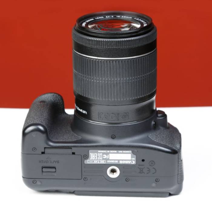دوربین دست دوم عکاسی کانن Canon EOS 700D Kit 18-55mm f/3.5-5.6 IS STM (14000 شات)