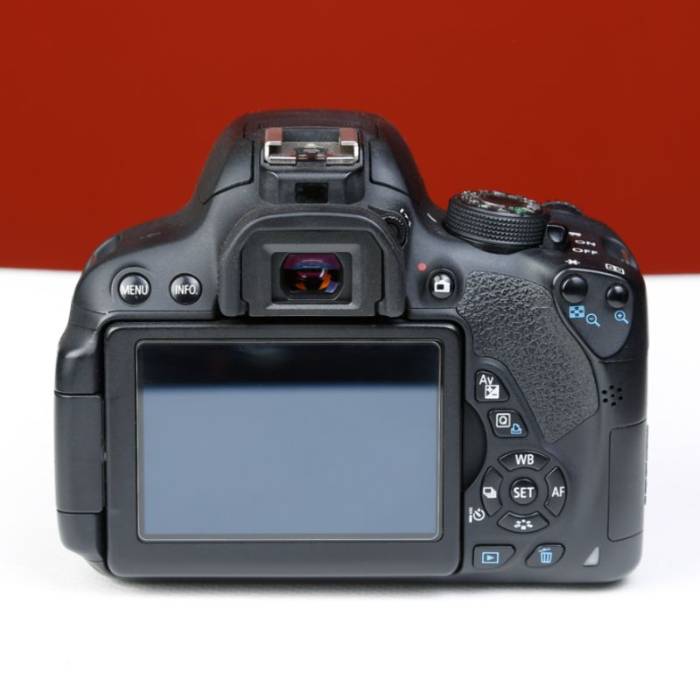 دوربین دست دوم عکاسی کانن Canon EOS 700D Kit 18-55mm IS STM (16000 شات)