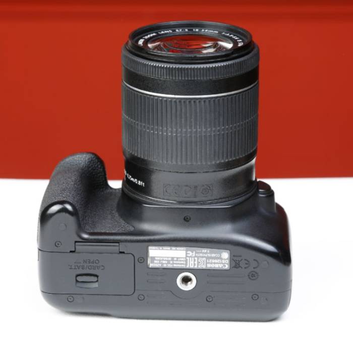 دوربین دست دوم عکاسی کانن Canon EOS 1300D Kit 18-55mm f/3.5-5.6 IS STM  (5000 شات)