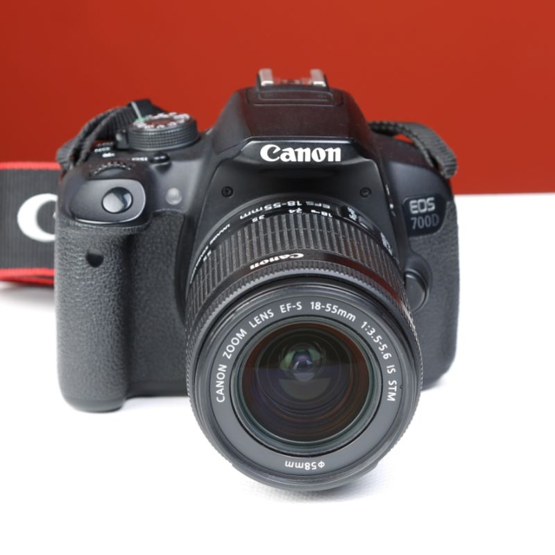 دوربین دست دوم عکاسی کانن Canon EOS 700D Kit 18-55mm f/3.5-5.6 IS STM (40000 شات)