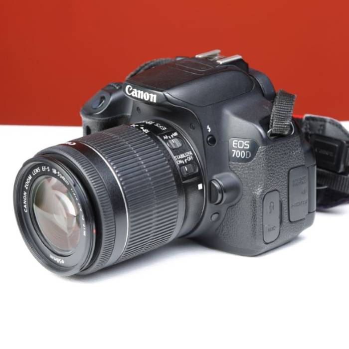 دوربین دست دوم عکاسی کانن Canon EOS 700D Kit 18-55mm f/3.5-5.6 IS STM (40000 شات)