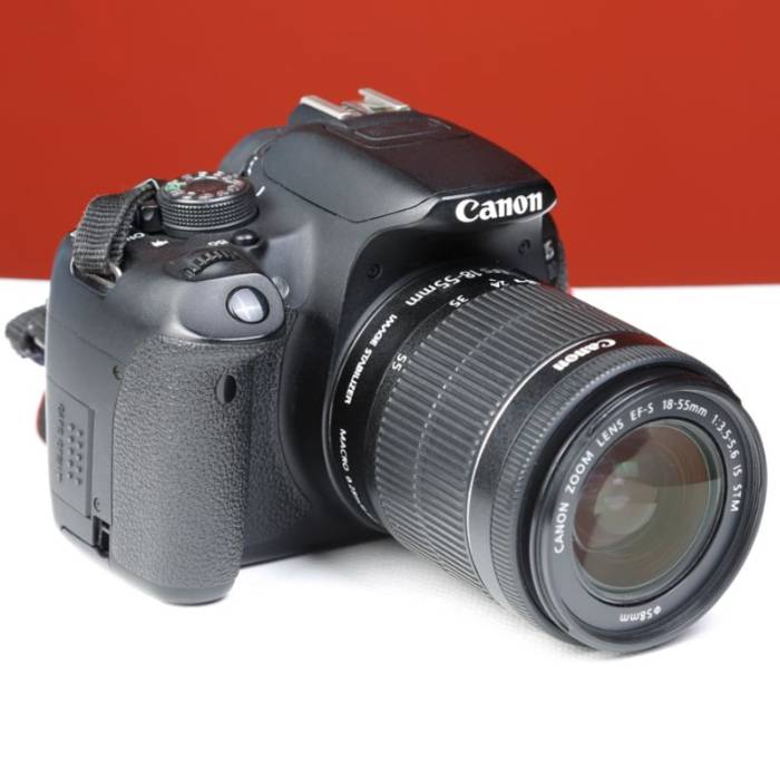 دوربین دست دوم عکاسی کانن Canon EOS 700D Kit 18-55mm f/3.5-5.6 IS STM (40000 شات)
