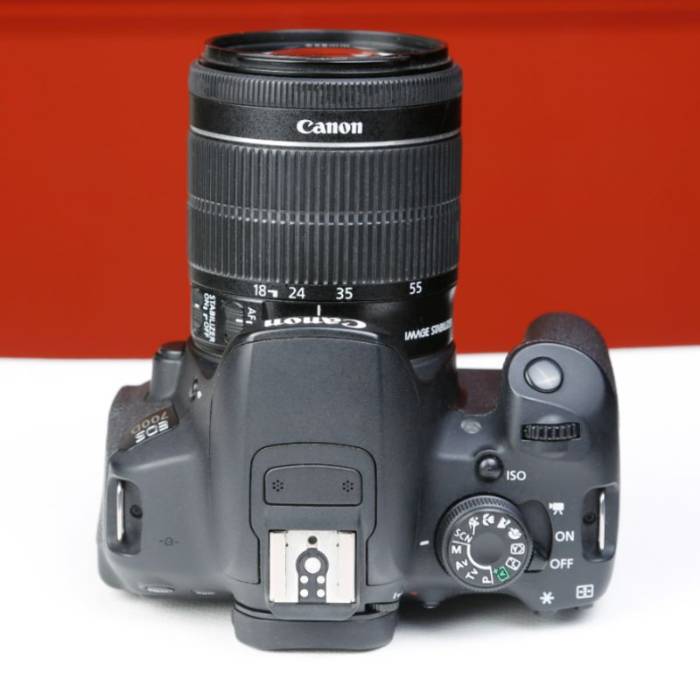 دوربین دست دوم عکاسی کانن Canon EOS 700D Kit 18-55mm f/3.5-5.6 IS STM (40000 شات)