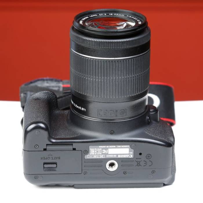 دوربین دست دوم عکاسی کانن Canon EOS 700D Kit 18-55mm f/3.5-5.6 IS STM (40000 شات)