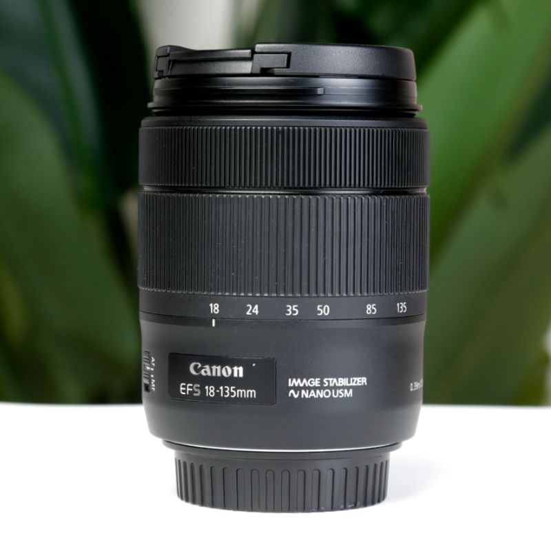 لنز دست دوم Canon EF-S 18-135mm f/3.5-5.6 IS USM Lens (جعبه دارد)