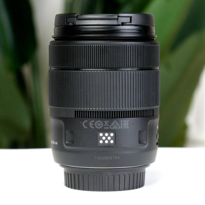 لنز دست دوم Canon EF-S 18-135mm f/3.5-5.6 IS USM Lens (جعبه دارد)