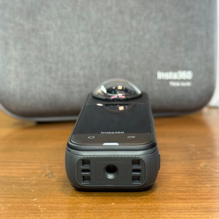 دوربین دست دوم Insta360 X5 360 Action Camera Essentials Bundle