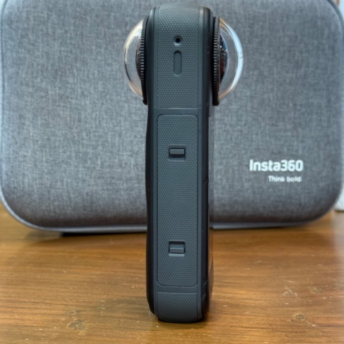 دوربین دست دوم Insta360 X5 360 Action Camera Essentials Bundle
